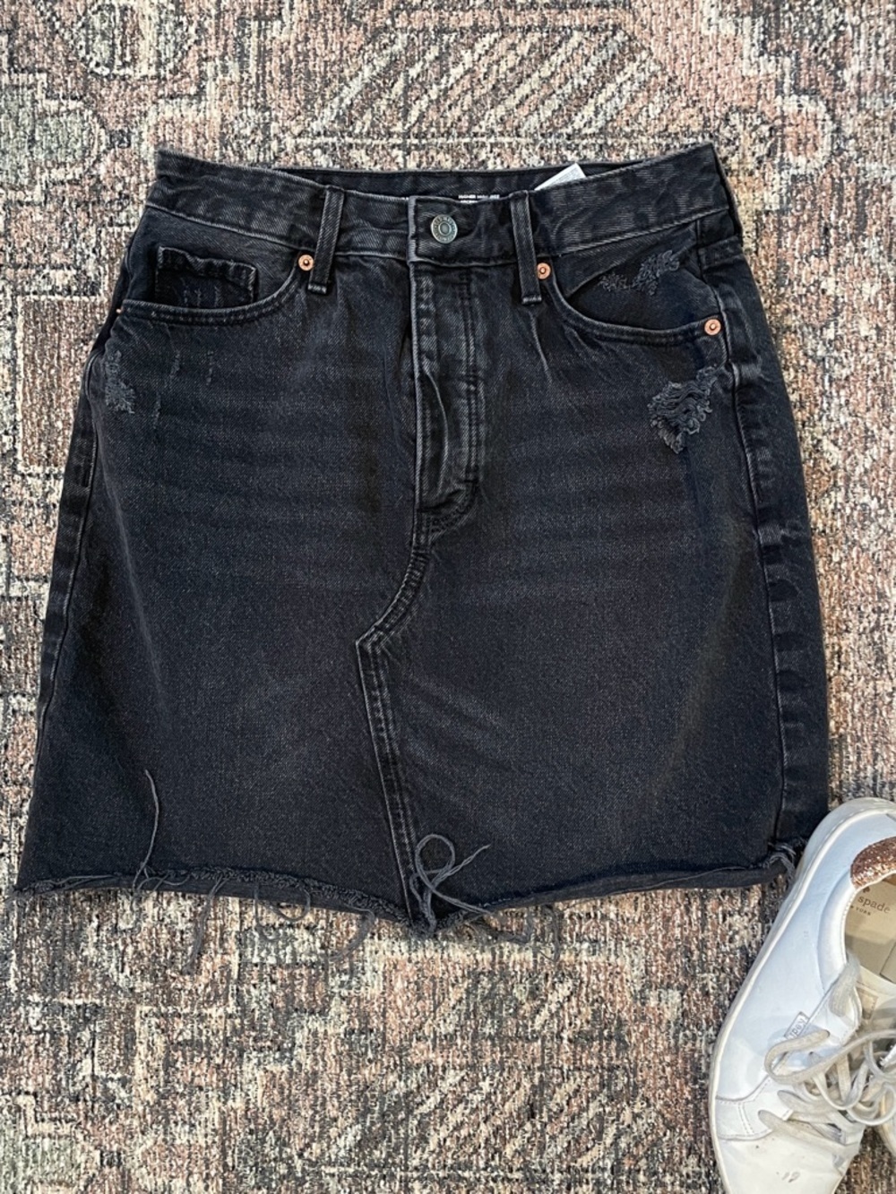 Old Navy Black Denim Mini Skirt Size 4 High Rise Distressed Raw Hem Y2K Grunge